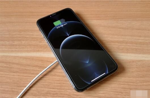 iphone第一次充电要充满吗？苹果新手机要怎么充电