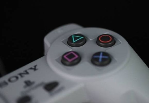 ps4手柄充电后还是没电？PS4新手柄没电