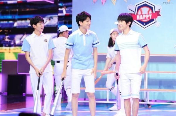tfboys快乐大本营图片抱在一起的？tfboys最新手机壁纸