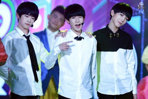 tfboys快乐大本营图片抱在一起的？tfboys最新手机壁纸