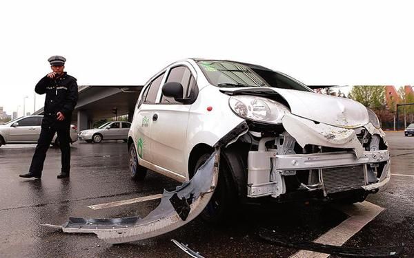 新车为什么容易出事故？新手为什么老撞车