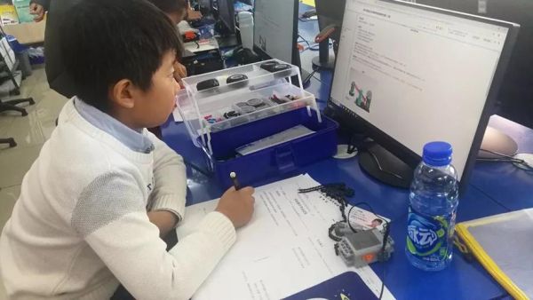 电子学会机器人一级考试集训怎么练习？机器人仿真要新手
