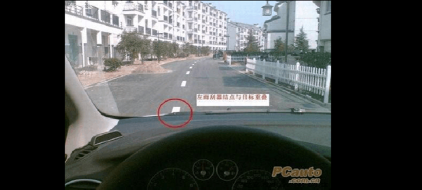 怎么判断左轮与边线的距离？新手上看远怎么看