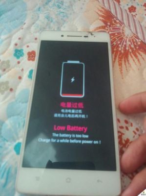 刚买一年华为手机充不进去电怎么办？华为新手机充不进去电怎么回事