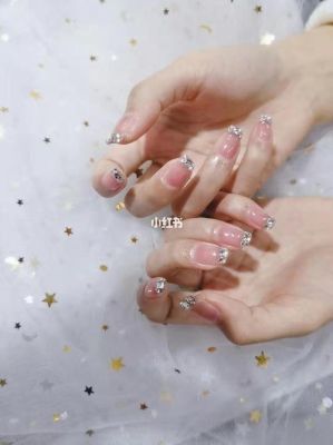 圆形指甲和方形指甲哪个显手长？-美甲新手方形视频