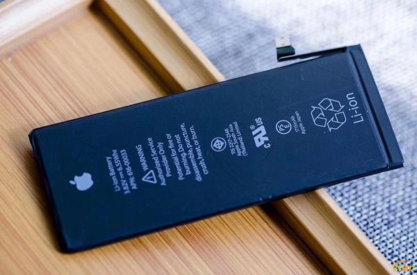 谁知道iphone的原装电池多少钱？-新手机都是多少的电影