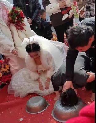 沛县结婚当天新娘抱石头是好还是坏？-抱新娘和新手