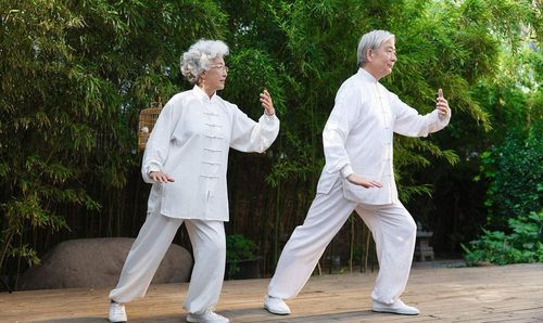 老年朋友常釆用的广场舞健身方法有哪些误区？-新手误区