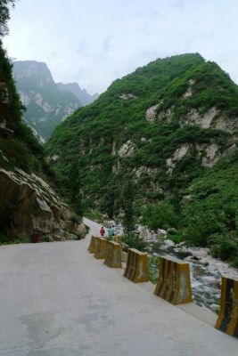 秦岭哪个峪口适合初学者骑摩托？-千年新手村怎么进