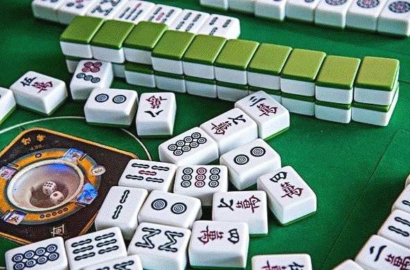 天地人和牌叫什么牌？-最新手机棋牌游戏黑红大战
