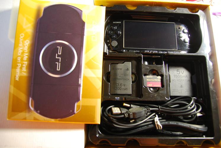 我说psp 3000怎么下载游戏到内存卡上，啊?要详细，解说，本人是新手，要超级超级，详细的？-新手游戏下载软件