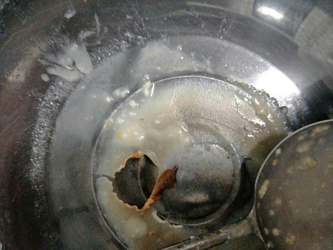 煲汤烧焦了怎么洗污渍？-煮糊了新手