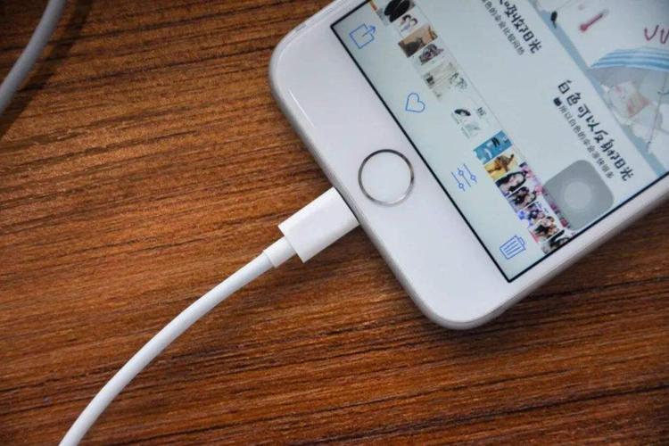 新买的手机充电发烫正常吗？-苹果新手机充电发烫怎么回事