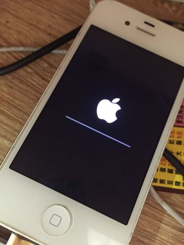 iPhone开机一直显示开机画面怎么回事？-苹果6新手机第一次开机画面