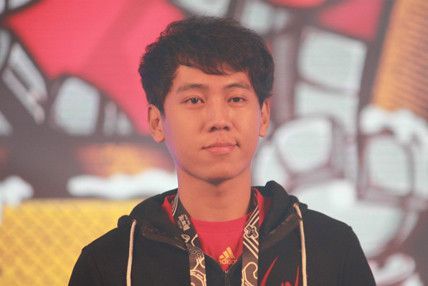 叶修和凤凰羽是一个人吗？-dnf凤凰羽