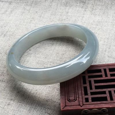 有点冰但是有点灰透的翡翠手镯-dnf冰手镯