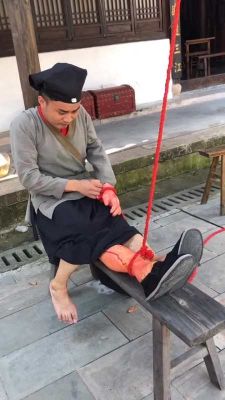 用刀把别人的腿砍断什么后果？-dnf砍腿是什么意思