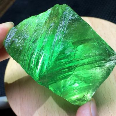 DNF尖晶石萤石皓石有什么作用个能换什么？-dnf萤石