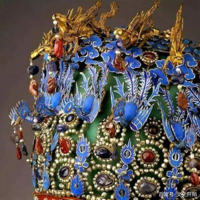 古代的凤冠上，为什么有日、月和奉、天、诰、命这几个字，有什么寓意？-dnf皇室的赏赐